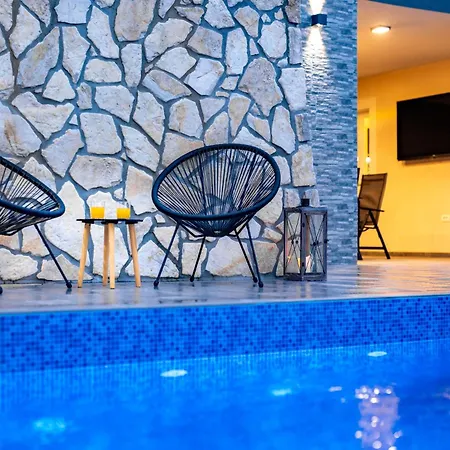 Adri With Private Heated Pool, Jacuzzi, Sauna & Gym Kras