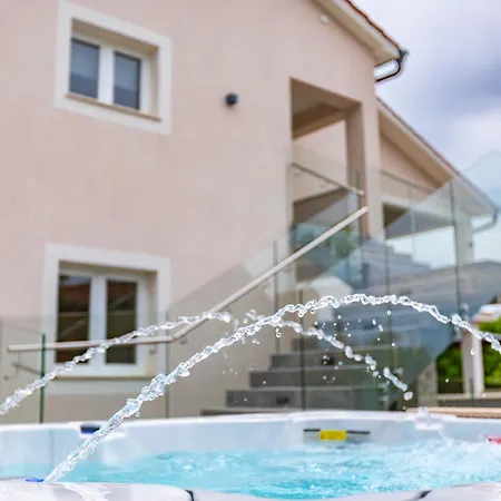 Villa Adri With Private Heated Pool, Jacuzzi, Sauna & Gym