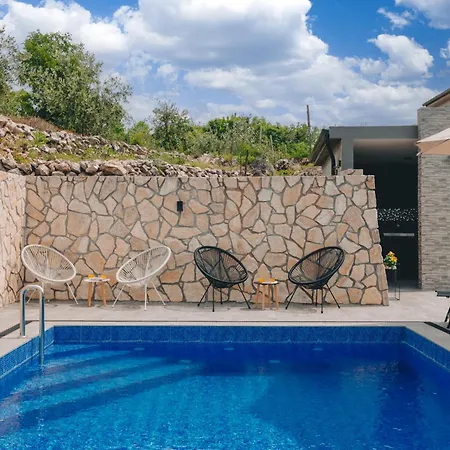 Adri With Private Heated Pool, Jacuzzi, Sauna & Gym Villa *