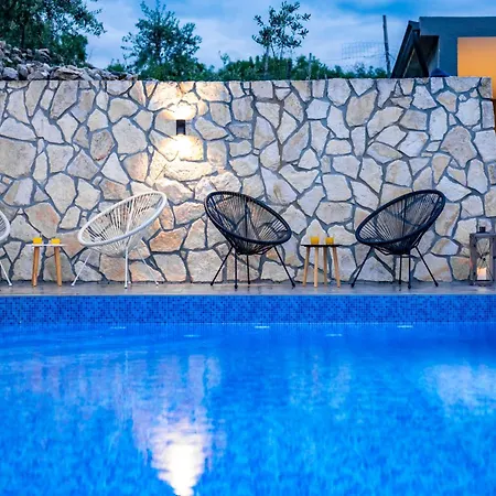 Adri With Private Heated Pool, Jacuzzi, Sauna & Gym Villa *