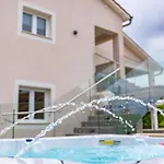 Villa Adri With Private Heated Pool, Jacuzzi, Sauna & Gym