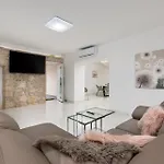 Villa Adri With Private Heated Pool, Jacuzzi, Sauna & Gym *