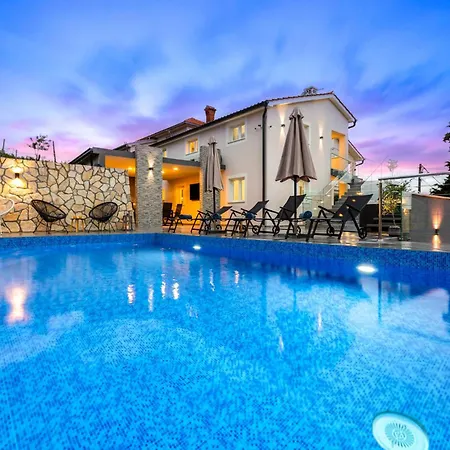Adri With Private Heated Pool, Jacuzzi, Sauna & Gym Villa *