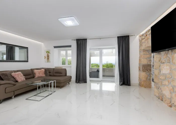 Villa Adri With Private Heated Pool, Jacuzzi, Sauna & Gym *