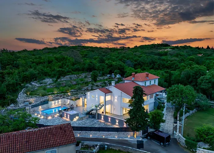 Villa Adri With Private Heated Pool, Jacuzzi, Sauna & Gym Kras