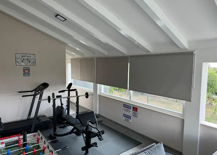 Adri With Private Heated Pool, Jacuzzi, Sauna & Gym * Kras