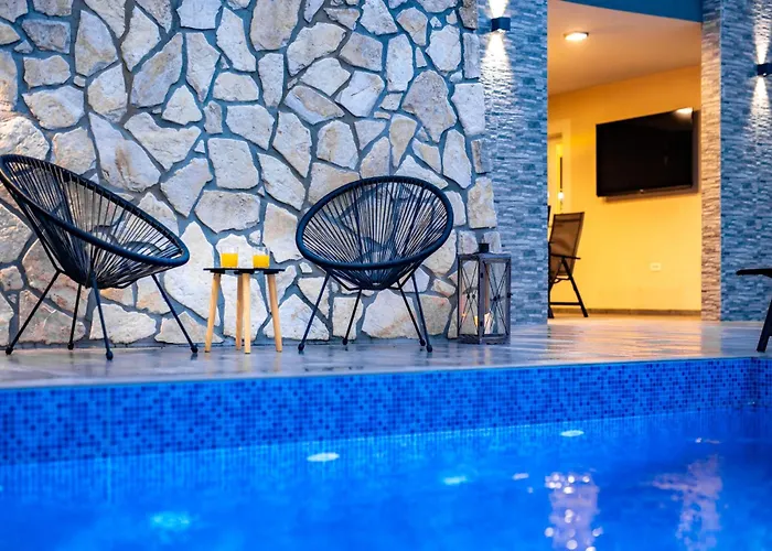 Adri With Private Heated Pool, Jacuzzi, Sauna & Gym Kras