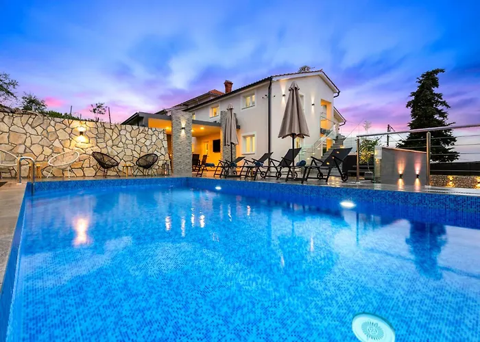 Adri With Private Heated Pool, Jacuzzi, Sauna & Gym Villa *