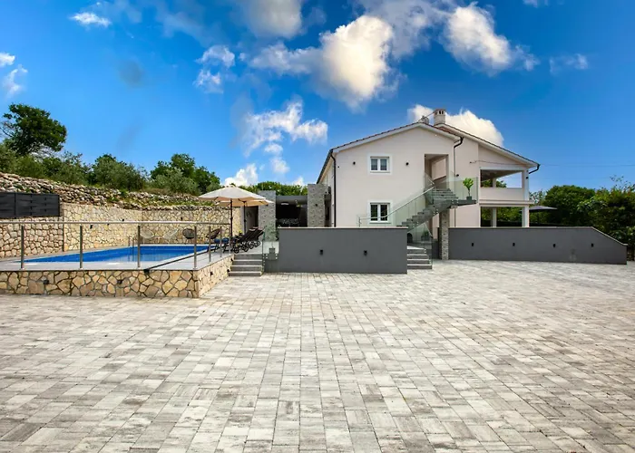 Adri With Private Heated Pool, Jacuzzi, Sauna & Gym Kras