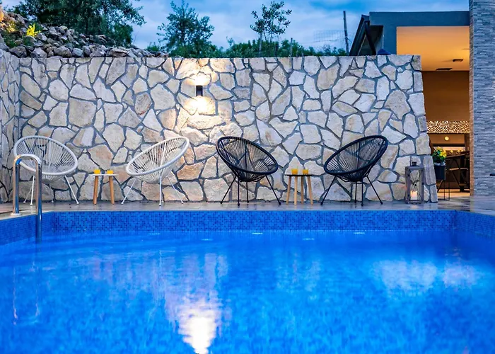 Adri With Private Heated Pool, Jacuzzi, Sauna & Gym Villa *