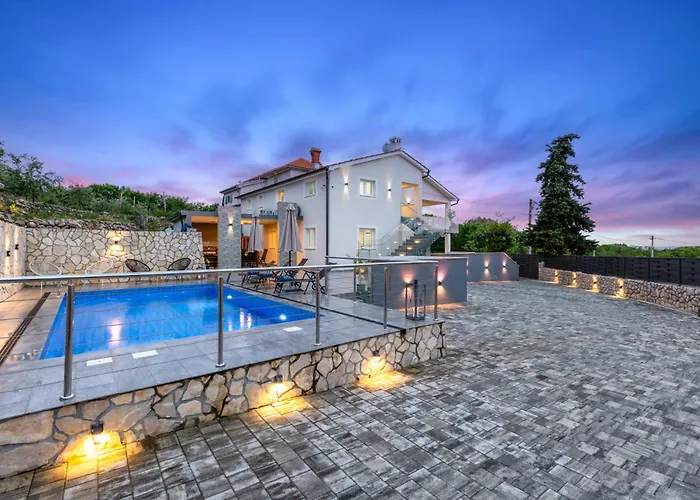 Villa Adri With Private Heated Pool, Jacuzzi, Sauna & Gym *