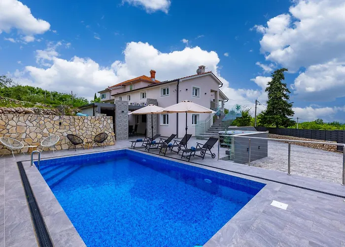 Adri With Private Heated Pool, Jacuzzi, Sauna & Gym * Kras