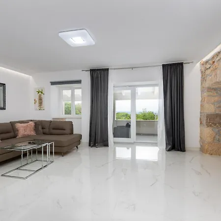 Villa Adri With Private Heated Pool, Jacuzzi, Sauna & Gym *