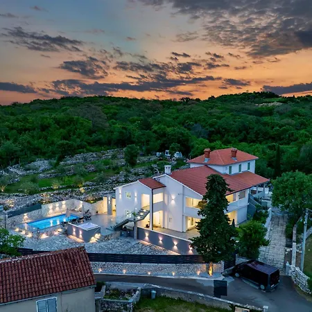 Villa Adri With Private Heated Pool, Jacuzzi, Sauna & Gym Kras