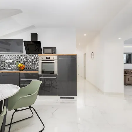 Adri With Private Heated Pool, Jacuzzi, Sauna & Gym Villa Kras