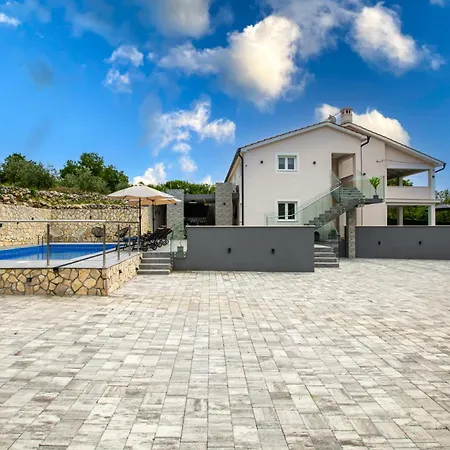 Adri With Private Heated Pool, Jacuzzi, Sauna & Gym Kras