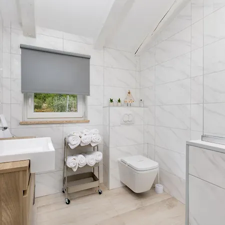 Adri With Private Heated Pool, Jacuzzi, Sauna & Gym *