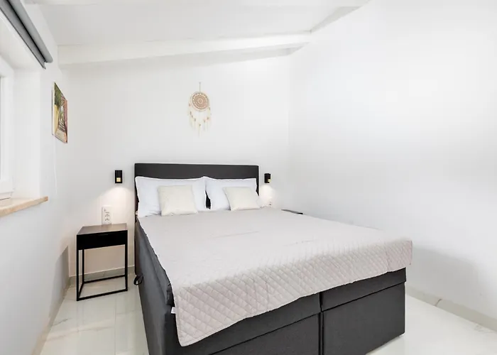 Adri With Private Heated Pool, Jacuzzi, Sauna & Gym Βίλα Kras